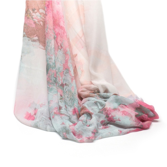 RUDSAK Large Rectangular Fringed Scarf Abstract Floral Motif 102" x 72" - Picture 7 of 9